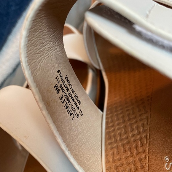 Women’s Baretraps Laralee Wedge Sandals, White, Size 9 - Picture 5 of 5